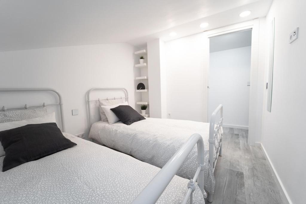 Buhardilla Comillas Beach En Primera Linea De Playa, Wifi, Netflix Eksteriør billede